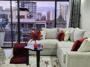 Luxury 2BR Ensuite apartment with Private Balcony and Views